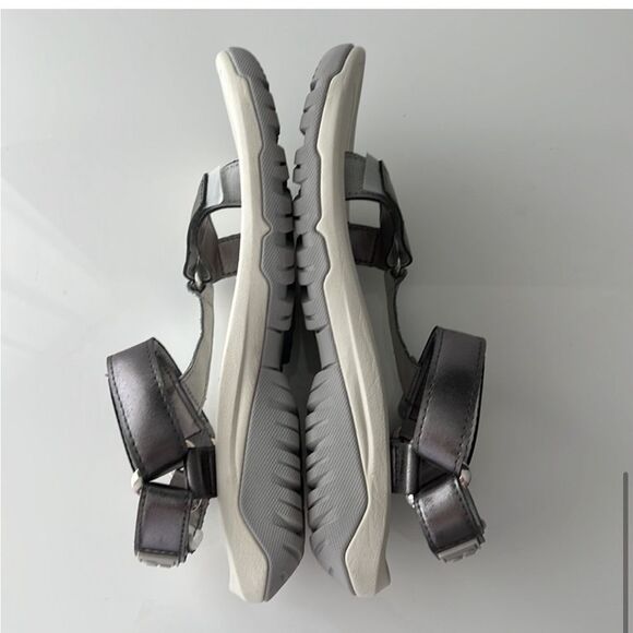 Teva Hurricane Christian Cowan Silver Glitter and White Sandals size 8 - Picture 6 of 10